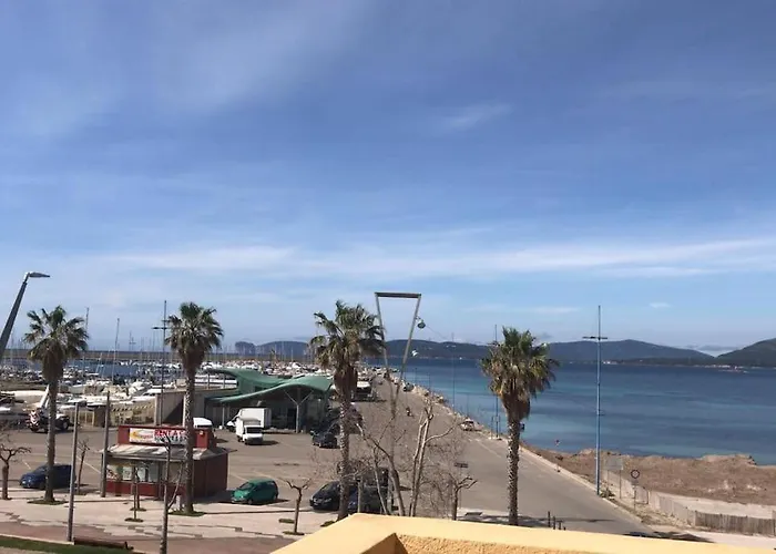 Seduti Di Fronte Al Mare