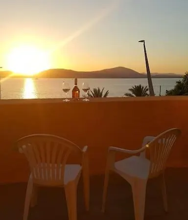 Seduti Di Fronte Al Mare Alghero