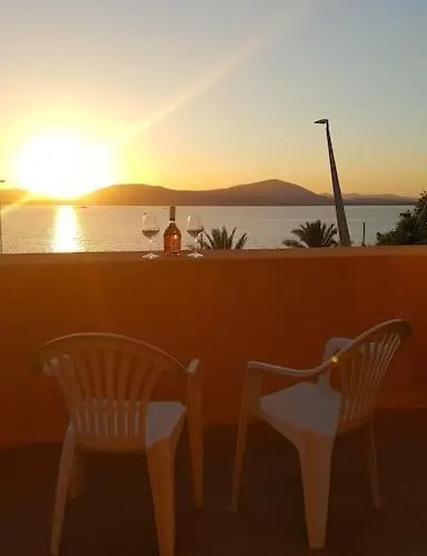 Seduti Di Fronte Al Mare Alghero