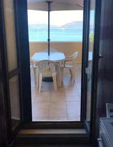 Seduti Di Fronte Al Mare Alghero